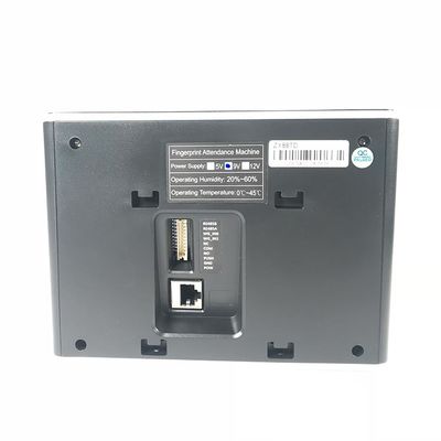 Gli impiegati perforano l'orologio marcatempo biometrico da tavolino dell'impronta digitale